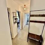 252 North Road West