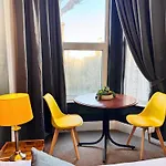 Spacious Central And Chic 65 Tv