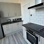 Stylish 2 Bedroom Maisonette