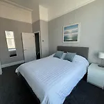 Stylish 2 Bedroom Maisonette