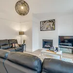Park House - Near Eateries, Micro Brewery, Pubs, Beauty Salons And Boutique Shops, Argyle, Games Room, Free Netflix, In The Heart Of Plymouth - Dogs Welcome - Hosted By Absolute Accommodation Plymouth
