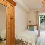 Tamar Flat 1, Basement 2 Sussex Place