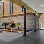 Luxurious 1 Bed Rwy Apartment