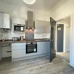 2 Bed Apartment Close To Station And City Centre
