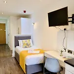 Fox House Studios, Aparthotel