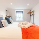 Pure B - Exceptional Views Of Tamar & Royal William Yard With Free Parking & Wifi