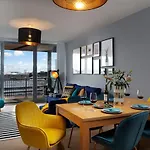 Penthouse Plymouth Apartment- Sea View- Sleeps 7 - Parking - Habita Property
