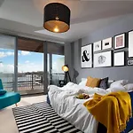 Penthouse Plymouth Apartment- Sea View- Sleeps 7 - Parking - Habita Property