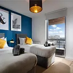 Penthouse Plymouth Apartment- Sea View- Sleeps 7 - Parking - Habita Property