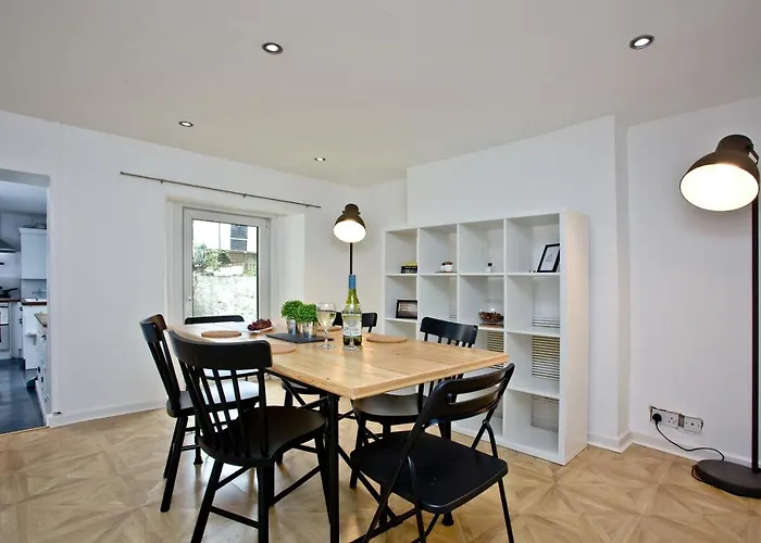 Central Plymouth House - Sleeps 6 - Pets Welcome