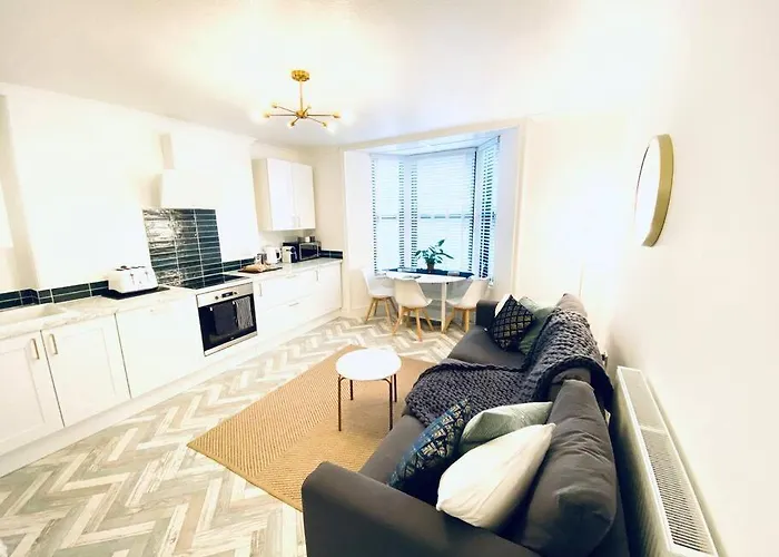 Plymouth Hoe New 2 Bed, Central With Parking