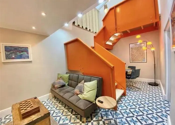 Plymouth Hoe - Stunning 2 Bedroom Lower Ground Floor Apartment