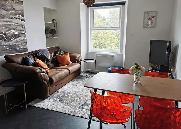 Beautiful 2-Bed Seaview Apartment In Plymouth