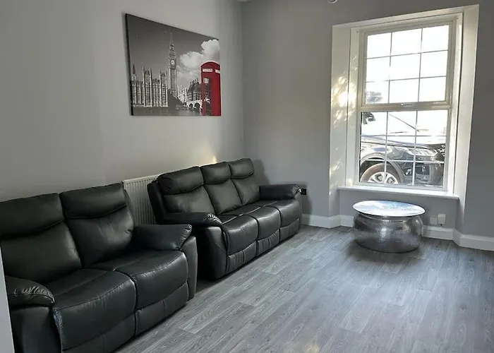 3 Bedroom Self Contained Ground Floor Flat With Parking