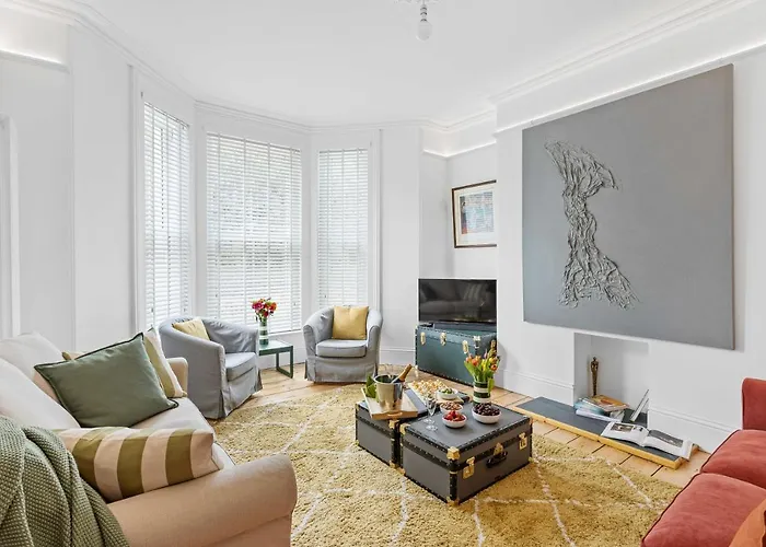 Hoe Park House, Historic Gem, Parking, Pet Friendly, Close To Stunning Coastline & Eateries