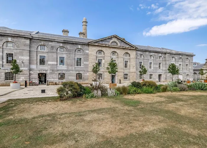Luxury 2 Bed Apartment In Historic Royal William Yard