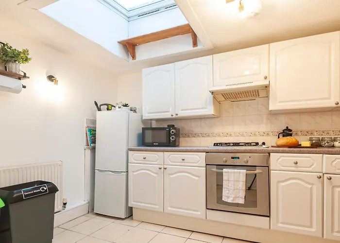 The Corner Stop~ Dog Friendly Holiday Let In Plymouth