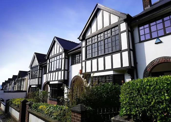 Central City Centre 3 Bedroom Home Private Parking