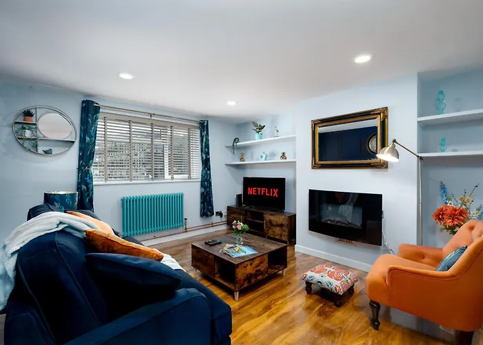 The Blue Barbican Flat- Spacious, Stylish, In A Perfect Location And Accessible