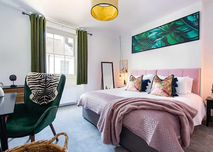 Luxurious Large Townhouse In The Heart Of Barbican