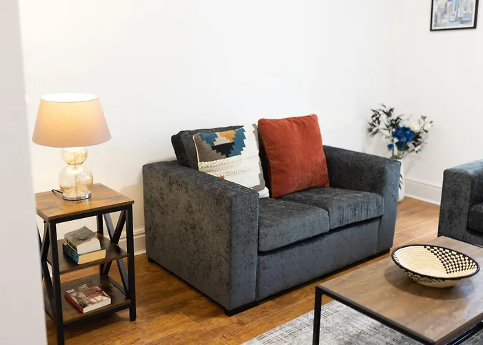Spacious Home From Home In Plymouth