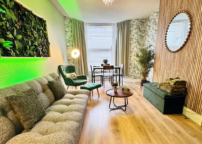 Best Deal Comfy Central & Chic 1 Bed Apartment In Plymouth