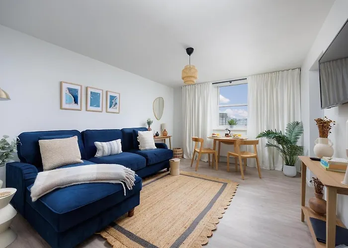 Luxury First Floor 2 Bed Apartment