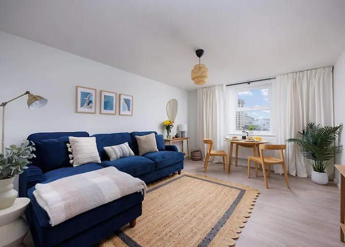 Luxury Ground Floor 2 Bed Apartment