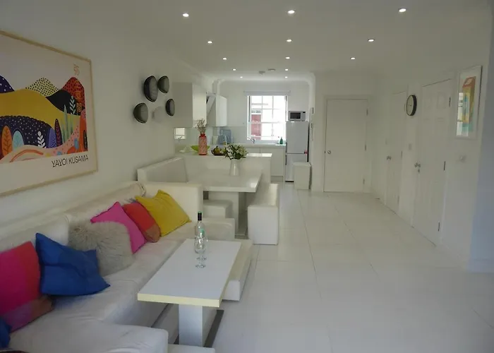 Modern Townhouse In Mountwise