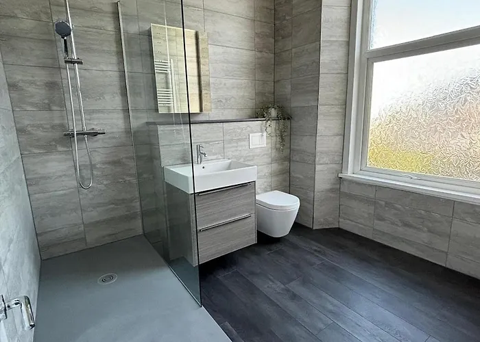 Stylish 2 Bedroom Maisonette