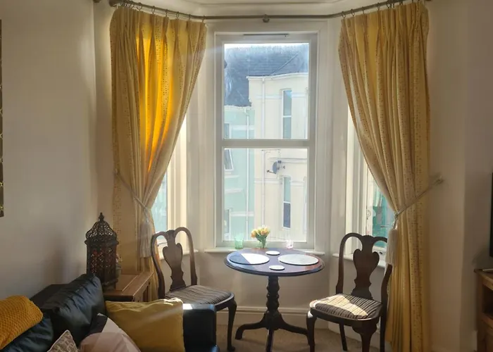Spacious Two Bedroom Flat, Central Location