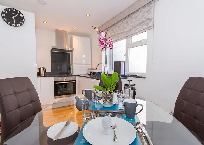 Luxury Lower Ground Floor Apartment Walled Area