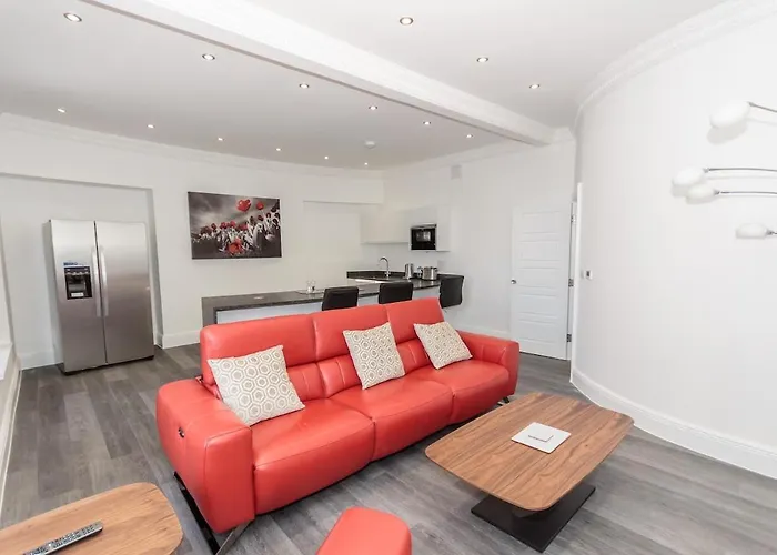 Luxury 1 Bedroom Top Floor Apartment