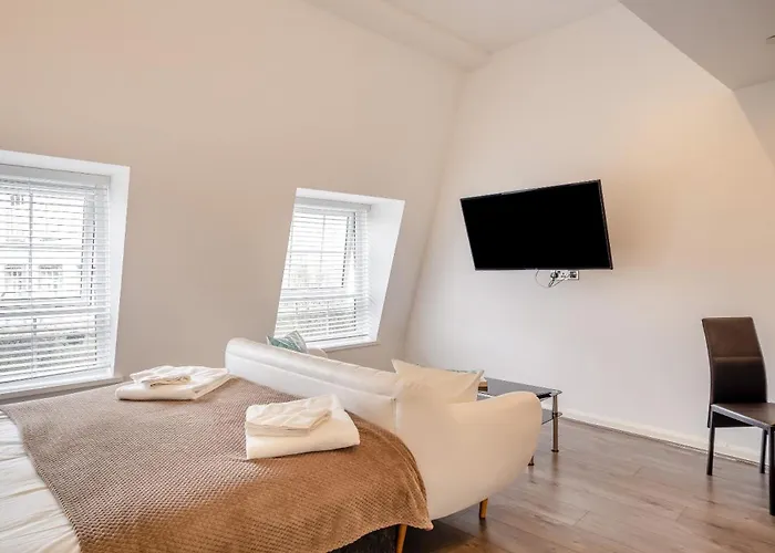 Fox House Studios, Aparthotel