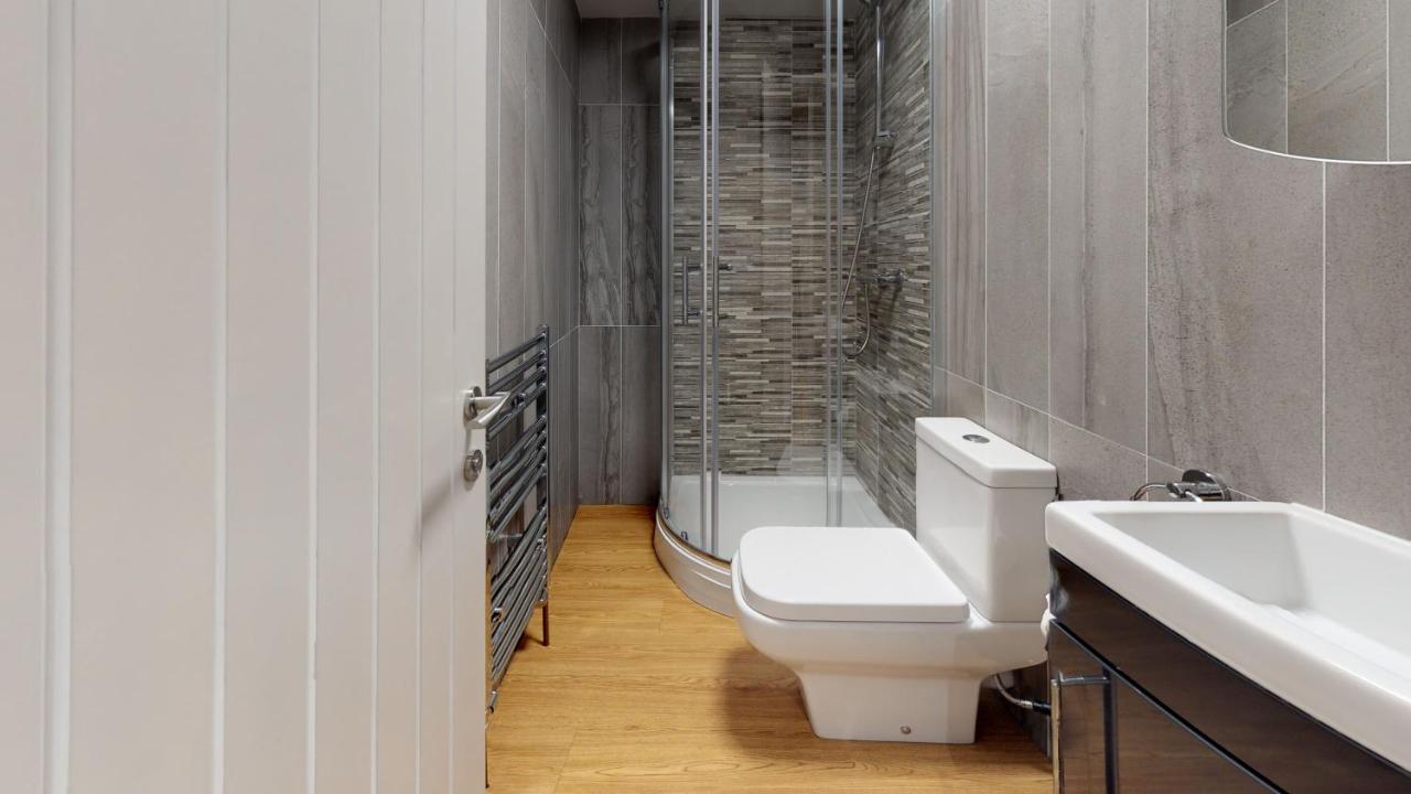 Custom House 2 Bed Apartments, The Barbican, Apartment Plymouth