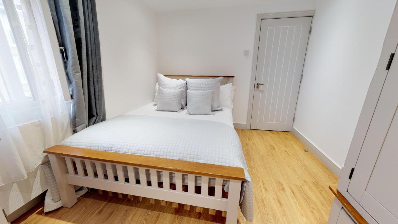 Custom House 2 Bed Apartments, The Barbican, Apartment *