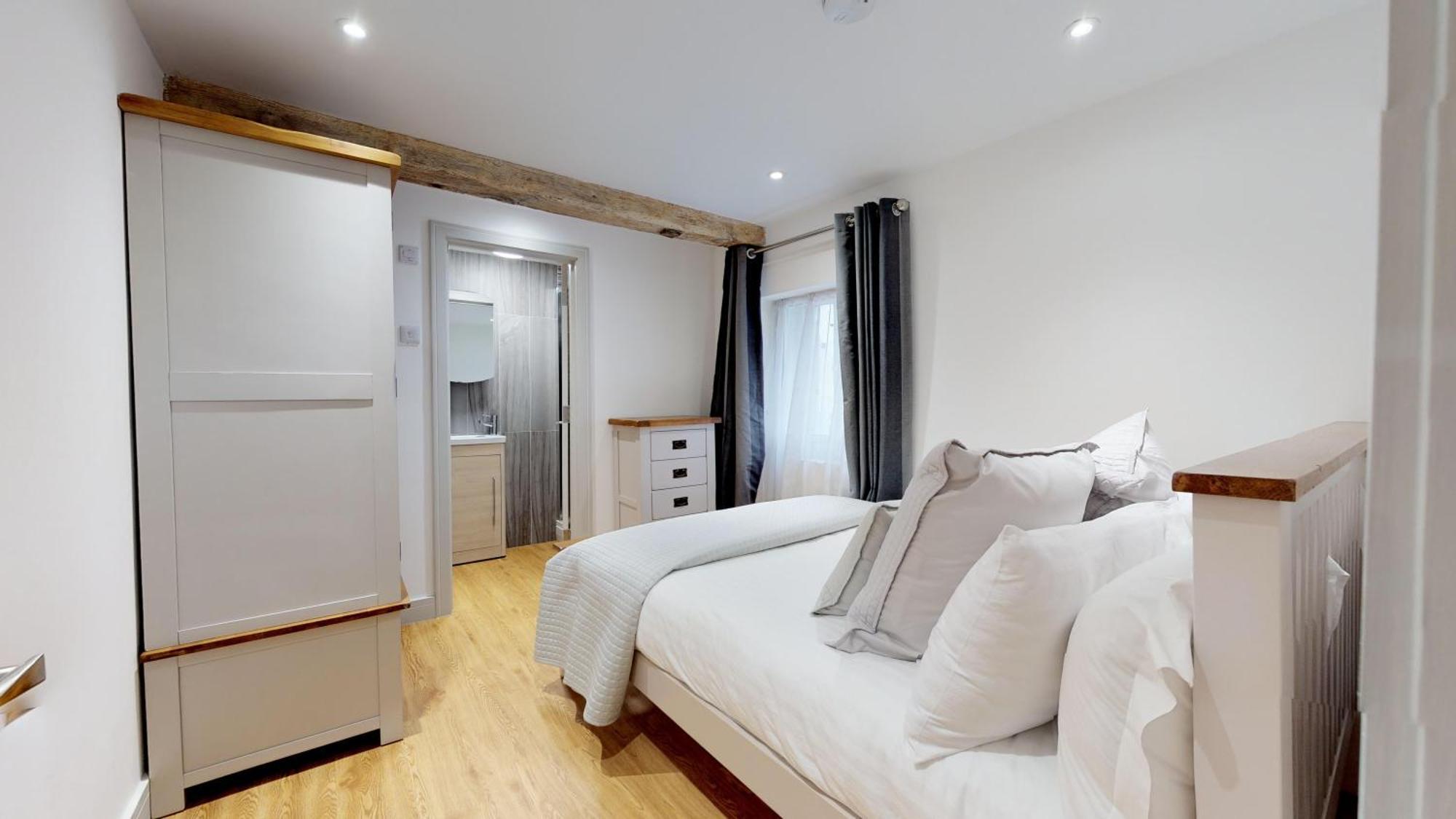 Apartment Custom House 2 Bed Apartments, The Barbican,