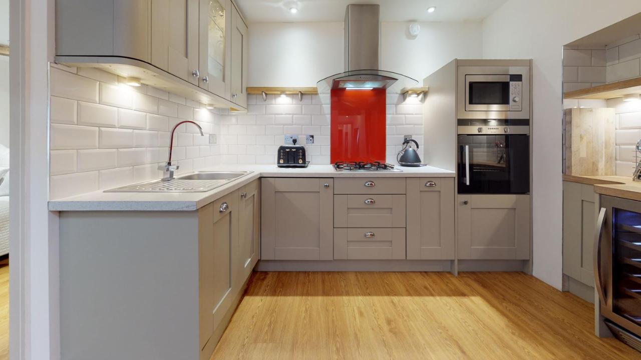 Custom House 2 Bed Apartments, The Barbican, *