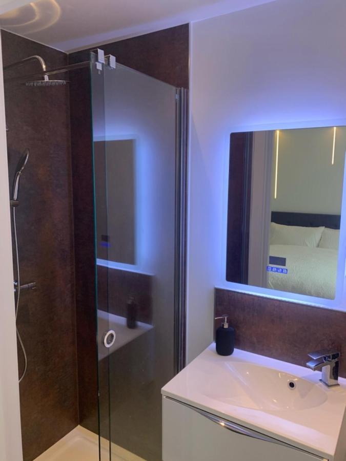 28 Harbour Lettings Luxury For Over 25s Apartment