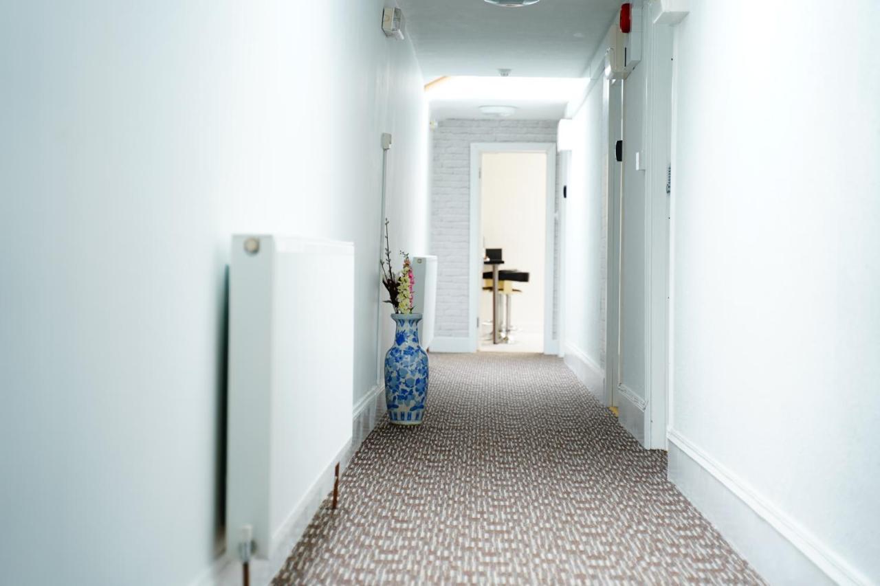 Serviced Apartment *
