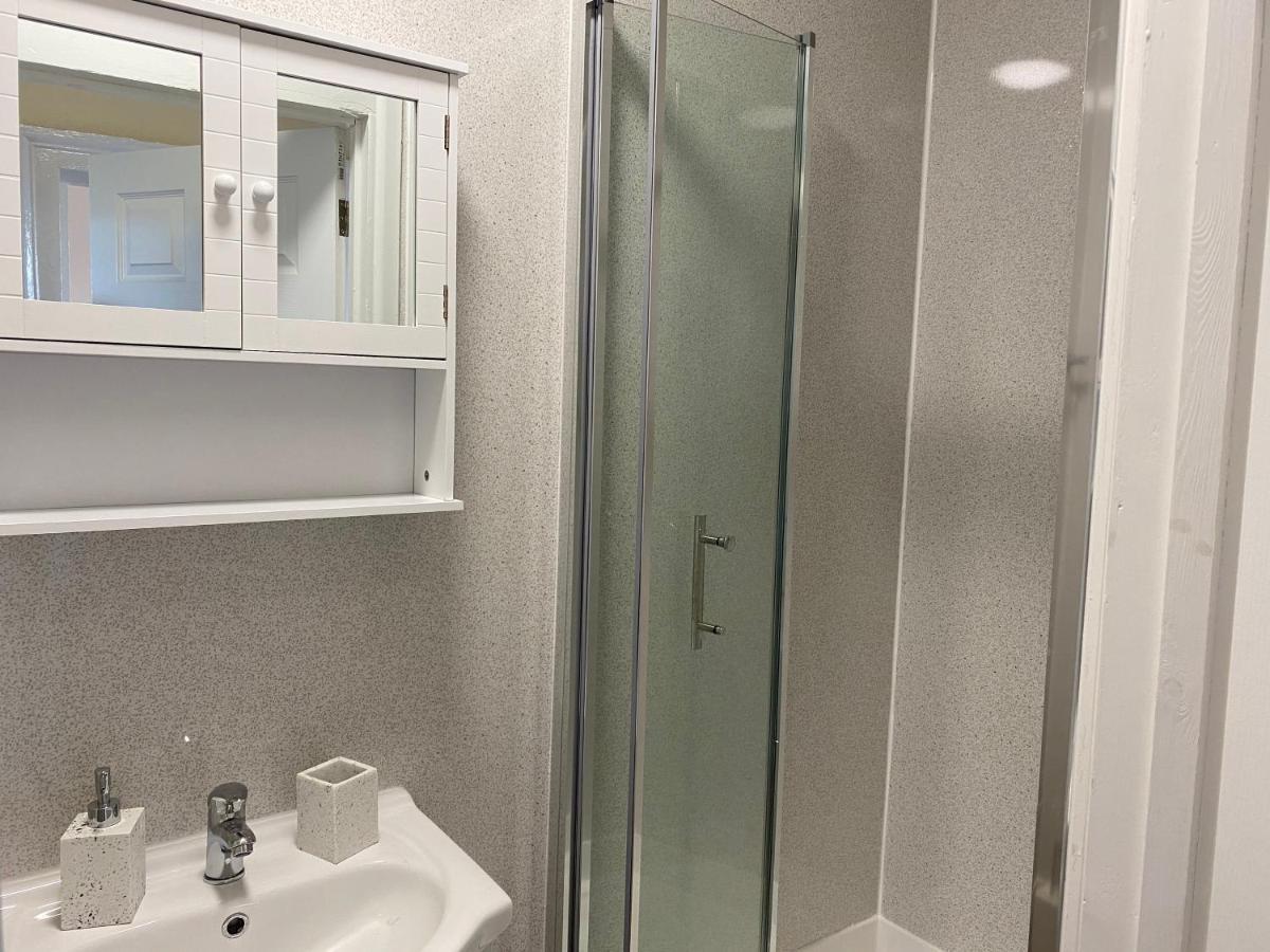Serviced Apartment *