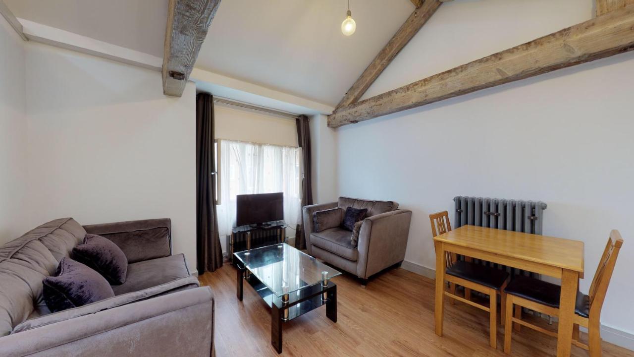 Apartment Custom House 2 Bed Apartments, The Barbican, Plymouth