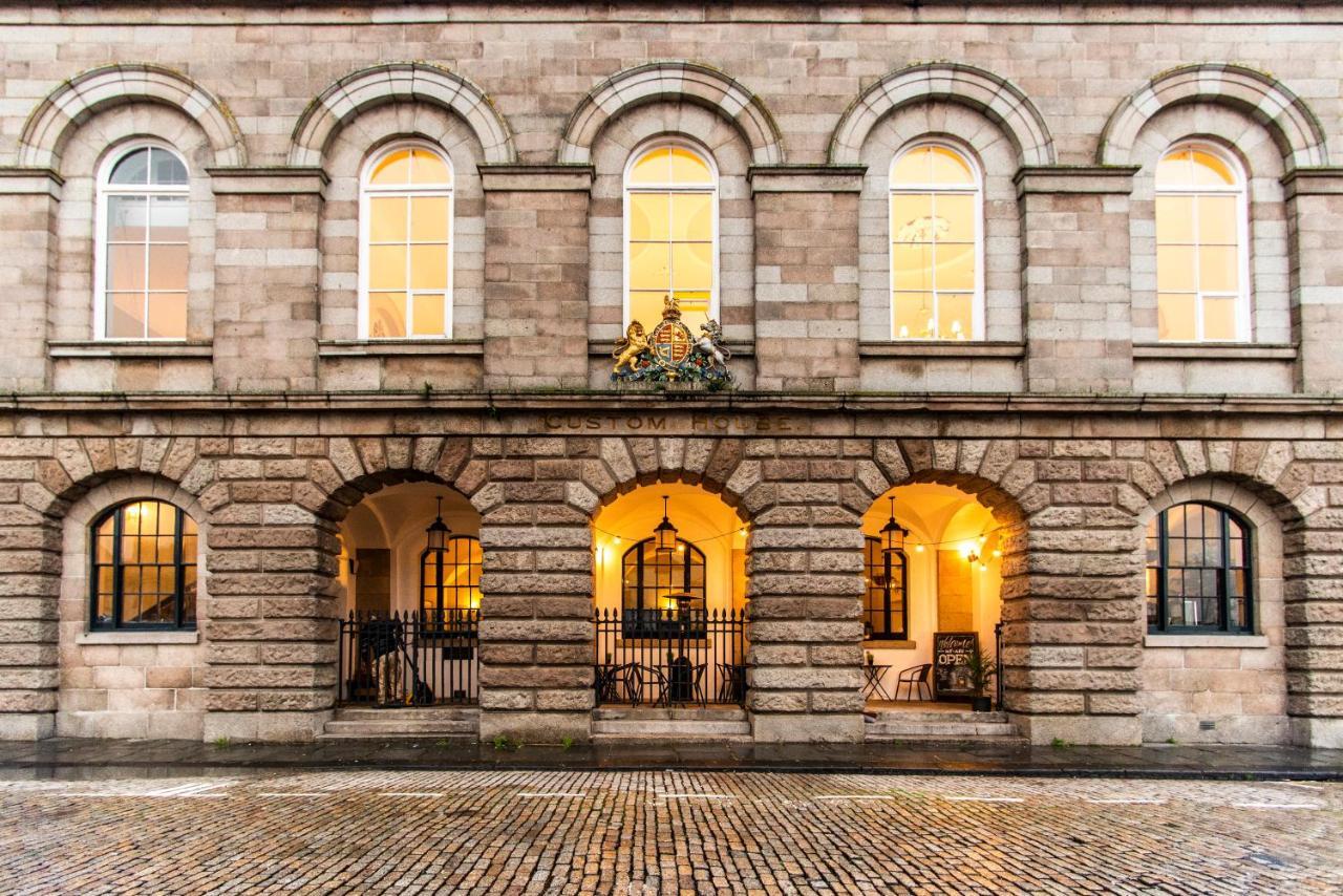 Custom House 2 Bed Apartments, The Barbican, *