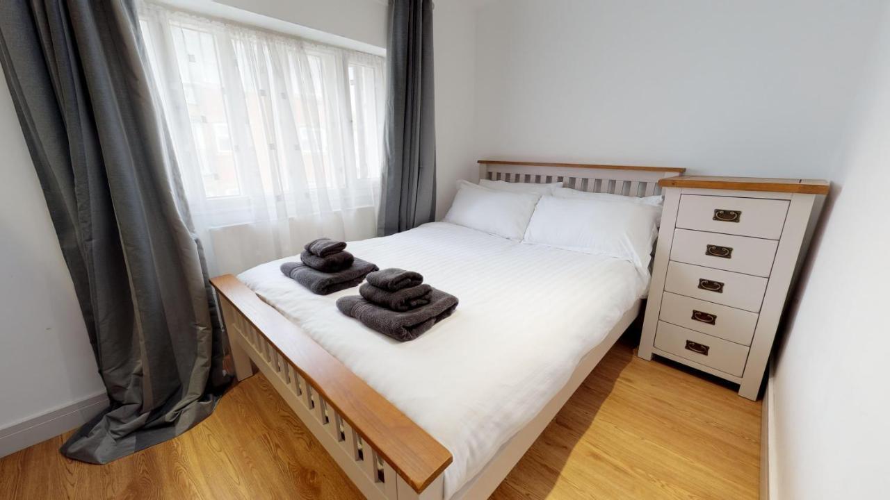 Custom House 2 Bed Apartments, The Barbican, Apartment