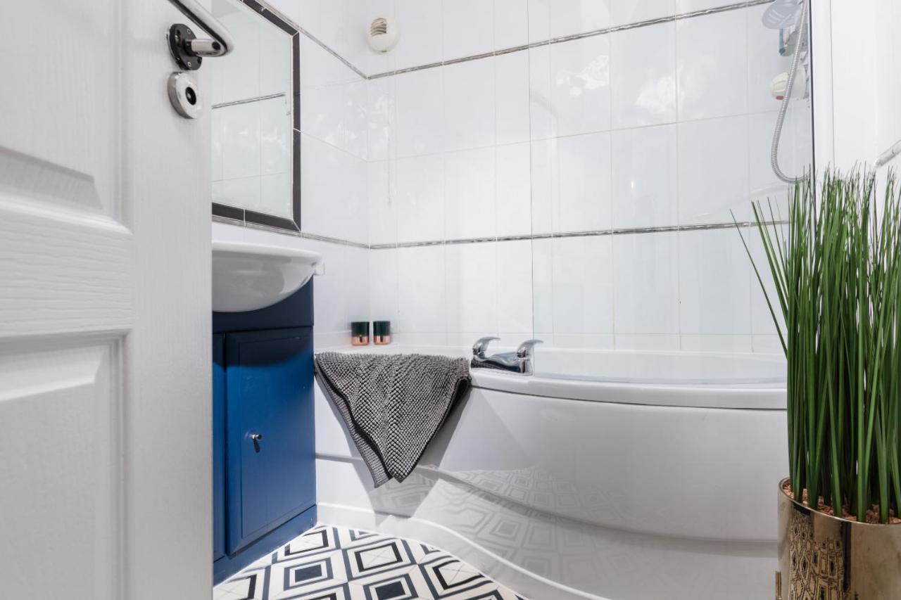 Central Duplex - Private Parking - Sleeps 6 - Habita Property Apartment Plymouth