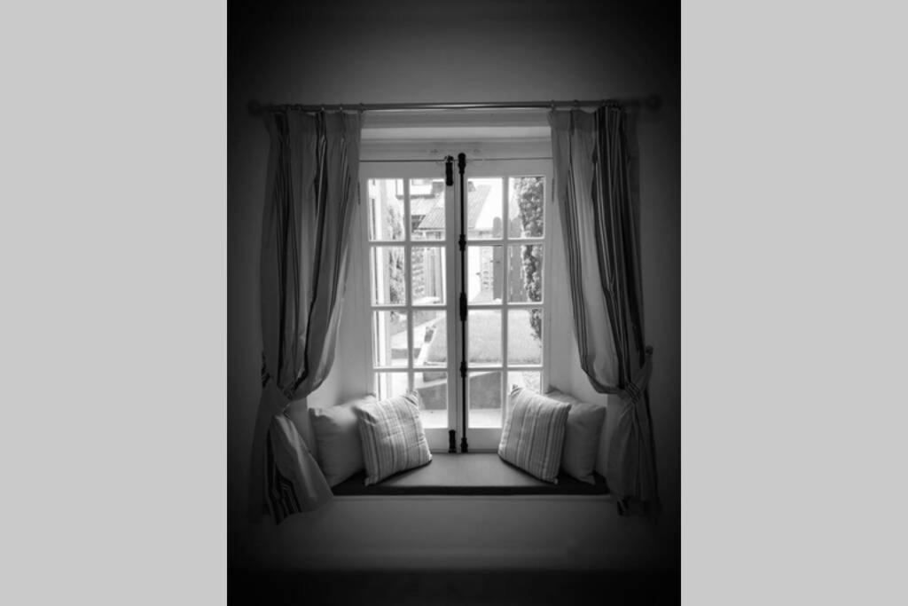 The Retreat @ The Old Smithy, Colebrook Village Apartment