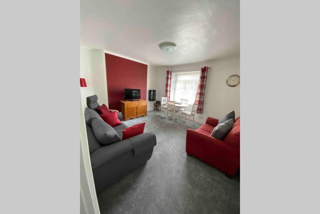 The Retreat @ The Old Smithy, Colebrook Village *