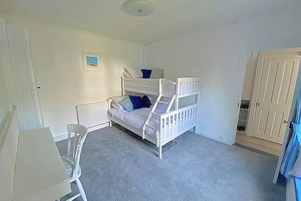 The Retreat @ The Old Smithy, Colebrook Village Apartment