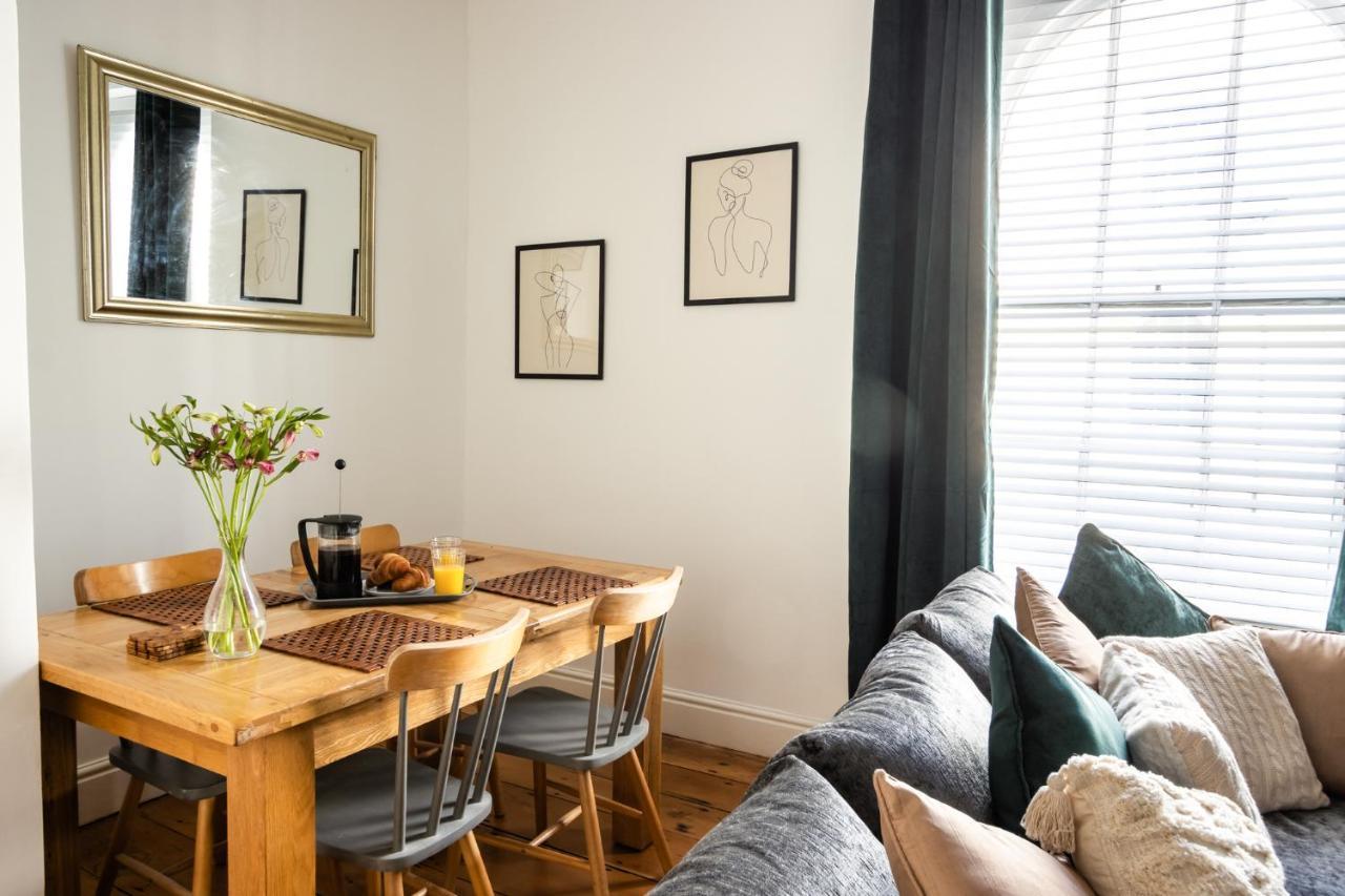 Central Georgian - Sleeps 5 - Private Parking - By Habita Property Plymouth