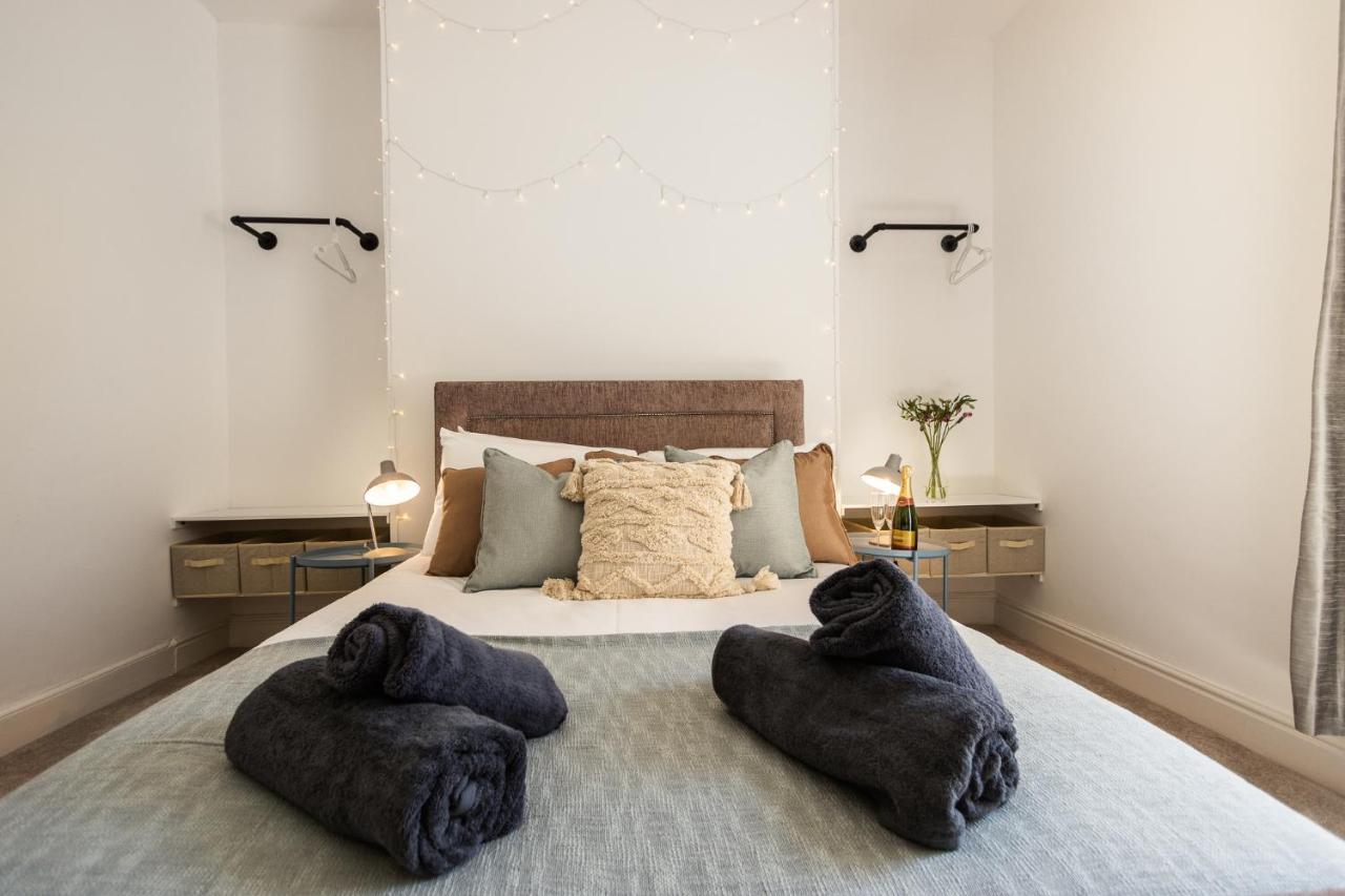 Central Georgian - Sleeps 5 - Private Parking - By Habita Property *